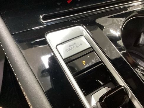 Used 2024 Volkswagen Atlas Cross Sport SEL R-Line image 28