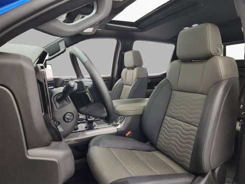 Used 2023 Chevrolet Silverado 1500 ZR2 w/ Technology Package image 7