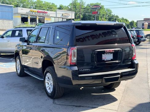 Used 2017 GMC Yukon SLT AWD/4WD image 4