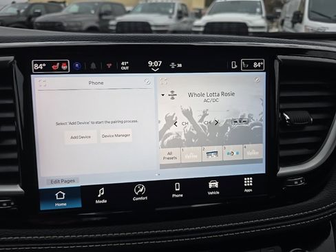 Used 2025 Chrysler Pacifica Select image 28