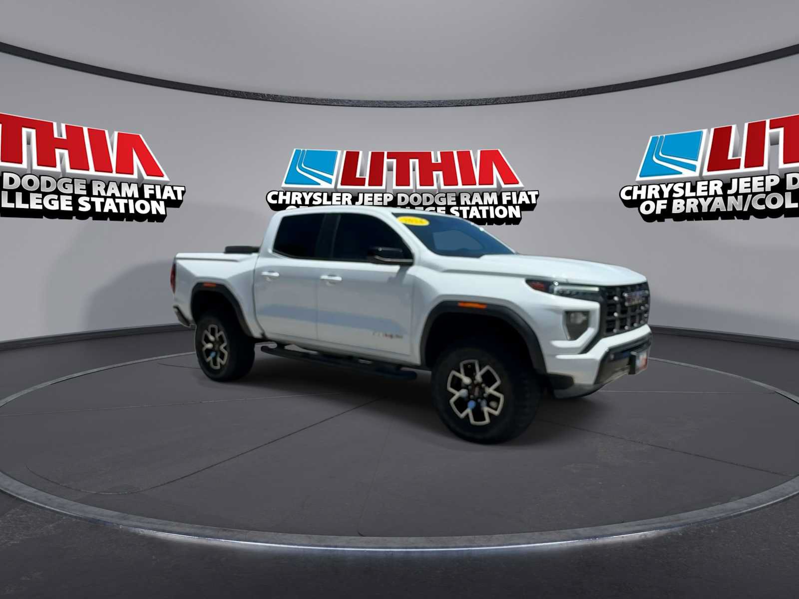 Used 2024 GMC Canyon AT4X AWD/4WD image 2