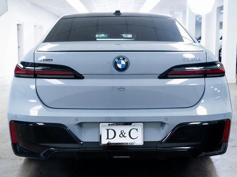 Used 2024 BMW 750e xDrive image 5
