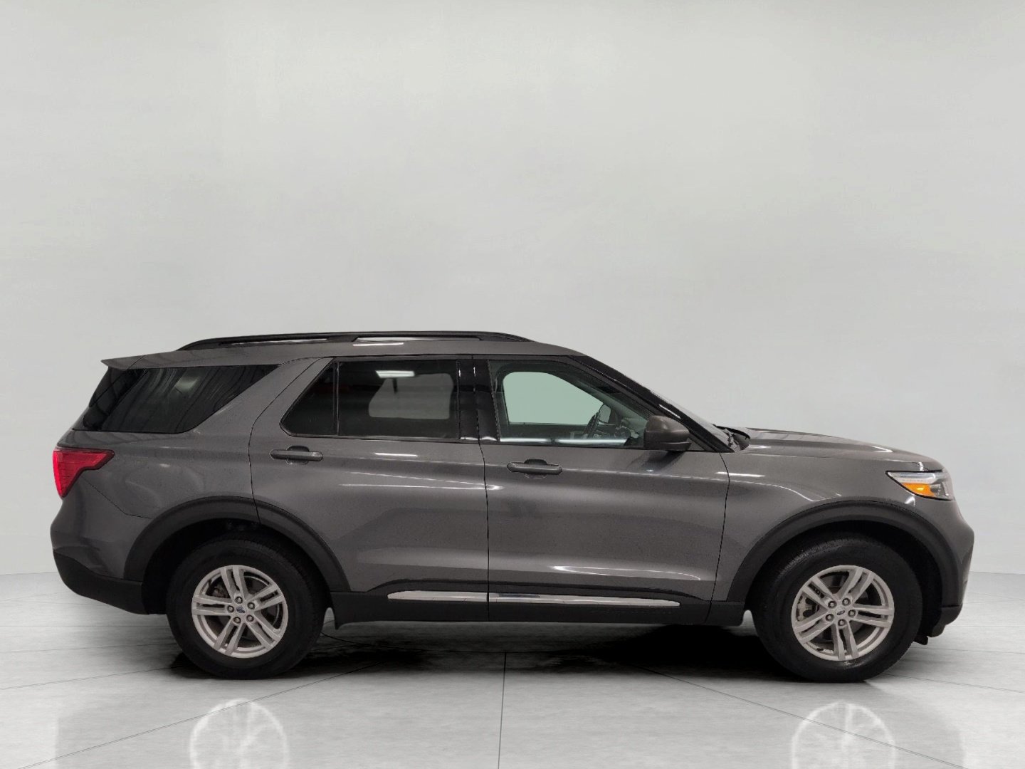 Used 2024 Ford Explorer XLT w/ Equipment Group 202A AWD/4WD image 12