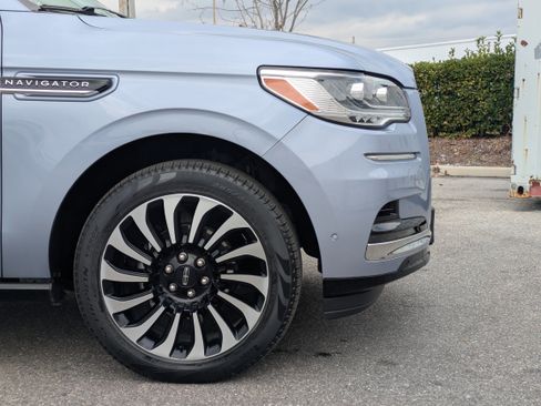 Used 2023 Lincoln Navigator L Black Label image 11