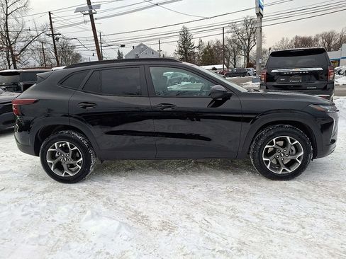 Used 2024 Chevrolet Trax LT w/ Driver Confidence Package image 9