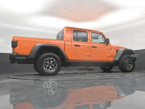 Used 2025 Jeep Gladiator Rubicon w/ Convenience Group AWD/4WD image 46