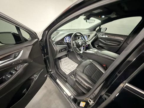 Used 2022 Buick Enclave Avenir w/ Avenir Technology Package FWD image 10