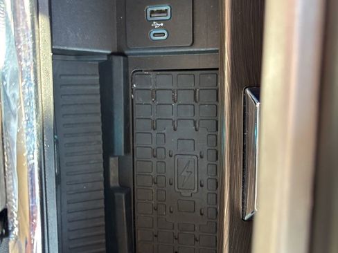 Used 2022 Ford Expedition Limited image 19