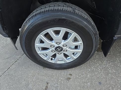 Used 2025 Toyota Tacoma SR5 image 34