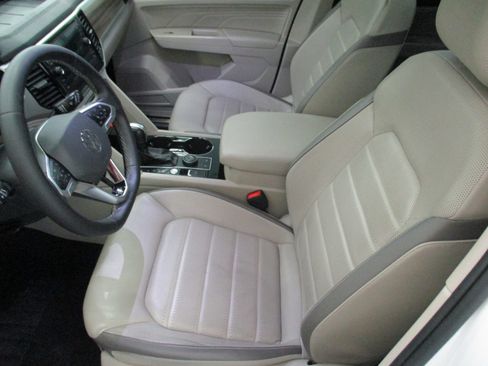 Used 2021 Volkswagen Atlas SEL Premium image 12