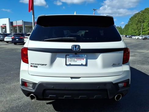 Used 2023 Honda Passport EX-L image 2