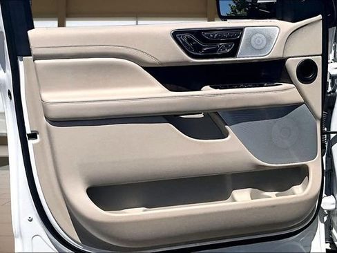 Used 2020 Lincoln Navigator Reserve w/ Equipment Group 208A Reserve AWD/4WD image 23