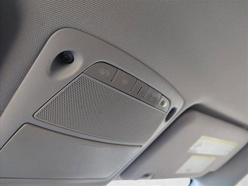 Used 2016 Nissan Rogue SV image 16