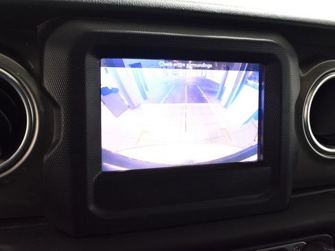 Used 2018 Jeep Wrangler Unlimited Sahara w/ Cold Weather Group image 23