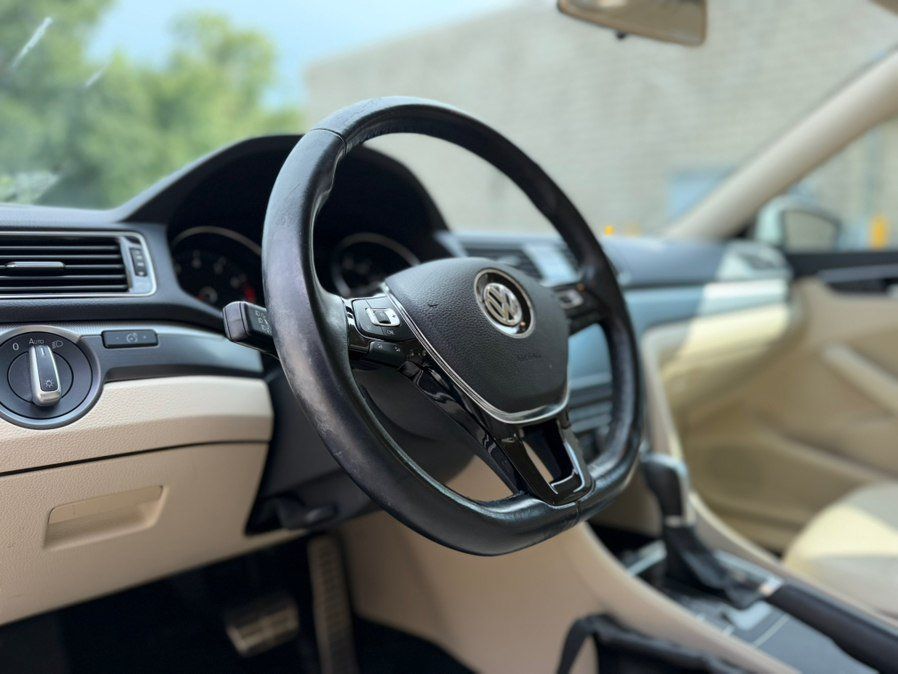 Used 2018 Volkswagen Passat 2.0T R-Line FWD image 26