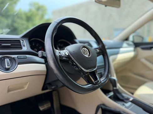 Used 2018 Volkswagen Passat 2.0T R-Line FWD image 26