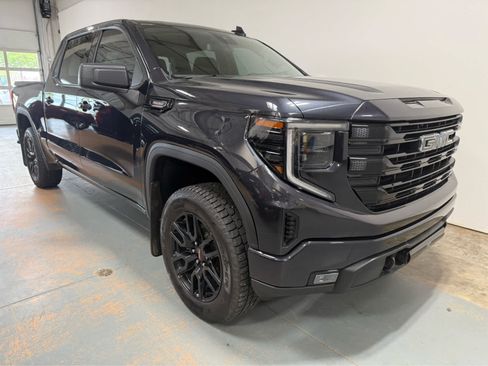 Used 2024 GMC Sierra 1500 Elevation w/ X31 Off-Road Package AWD/4WD image 5