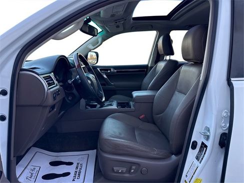 Used 2015 Lexus GX 460 image 10