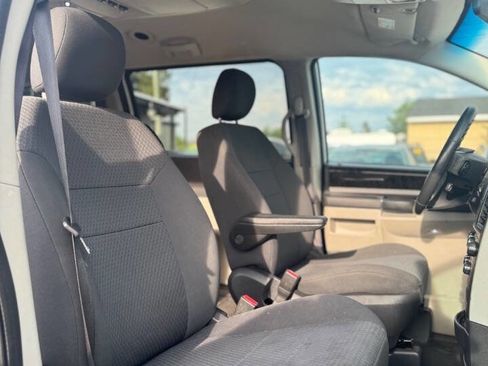 Used 2010 Dodge Grand Caravan SXT FWD image 6