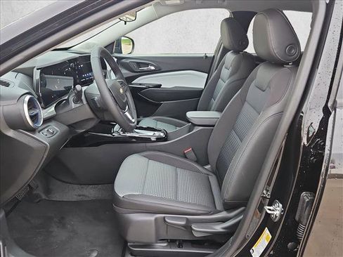 New 2026 Chevrolet Trax LT w/ LT Convenience Package FWD image 4