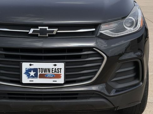 Used 2021 Chevrolet Trax LT w/ Midnight Edition FWD image 15