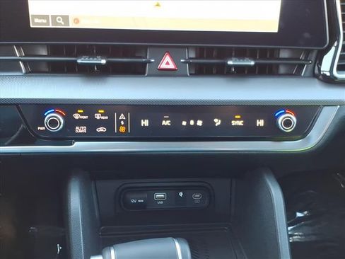 Used 2025 Kia Sportage SX image 24