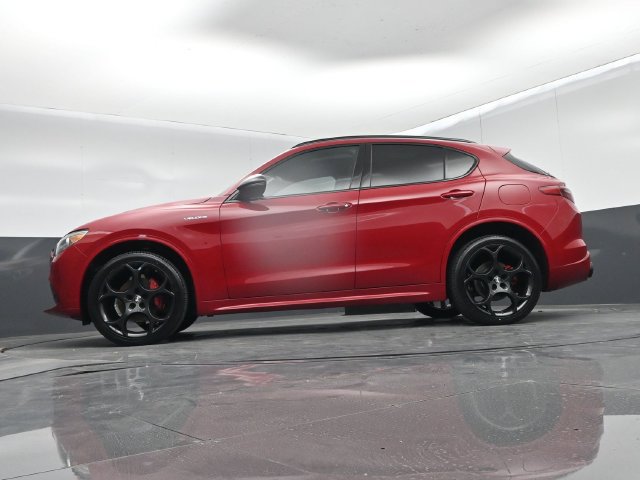 Used 2023 Alfa Romeo Stelvio Veloce AWD/4WD image 48