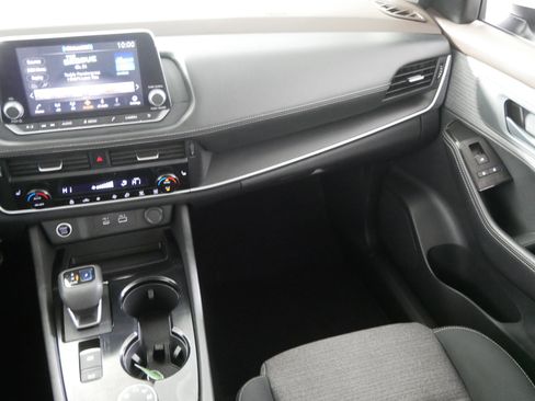 Used 2021 Nissan Rogue S image 11