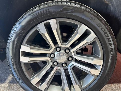 Used 2018 GMC Yukon Denali w/ Denali Ultimate Package image 8