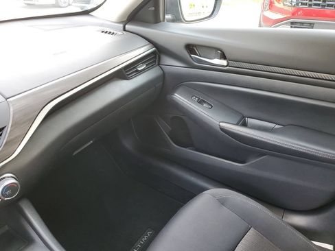 Certified 2025 Nissan Altima 2.5 SV FWD image 35