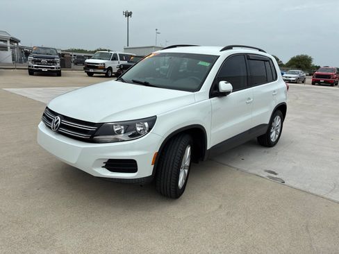 Used 2018 Volkswagen Tiguan Limited w/ Premium Package FWD image 7