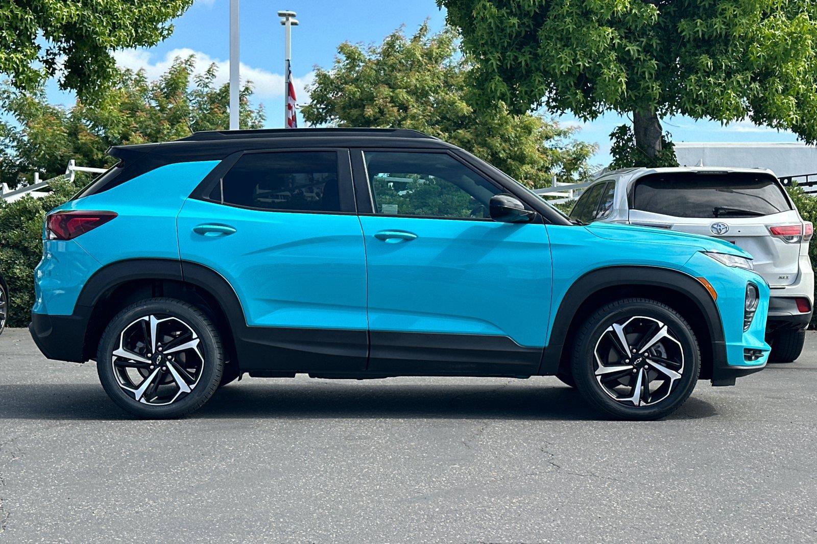 Used 2022 Chevrolet TrailBlazer RS FWD image 2