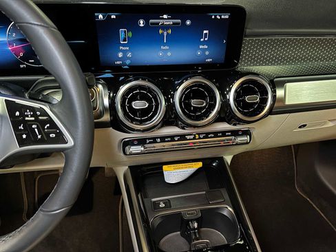 Certified 2025 Mercedes-Benz GLB 250 4MATIC image 30