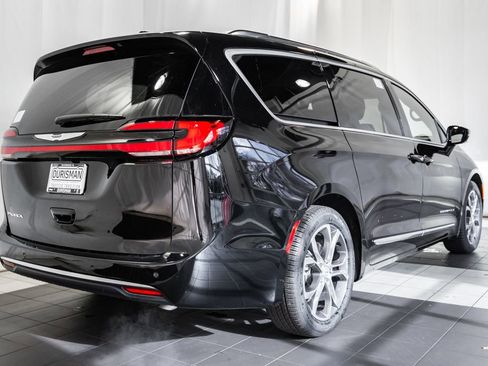 New 2026 Chrysler Pacifica Pinnacle image 4