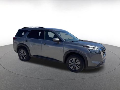 Used 2025 Nissan Pathfinder SV AWD/4WD image 2