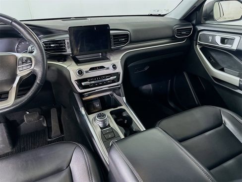 Used 2022 Ford Explorer XLT w/ Equipment Group 202A image 20