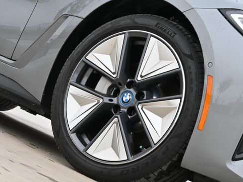 Used 2023 BMW i4 eDrive40 RWD image 11
