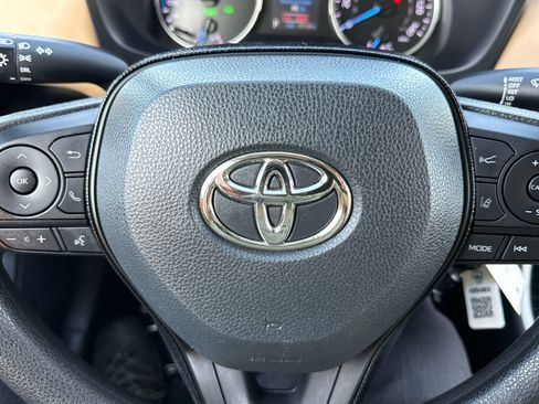 Used 2021 Toyota RAV4 LE AWD/4WD image 26