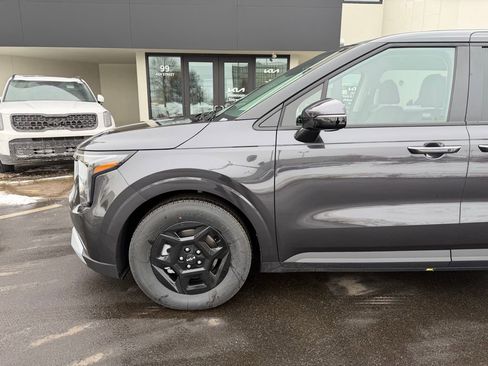 New 2026 Kia Carnival LX image 9