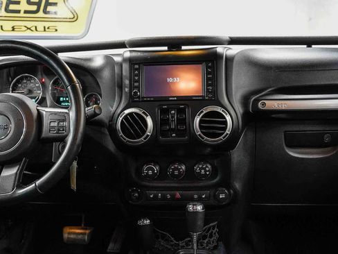 Used 2014 Jeep Wrangler Unlimited Sahara w/ Connectivity Group AWD/4WD image 13