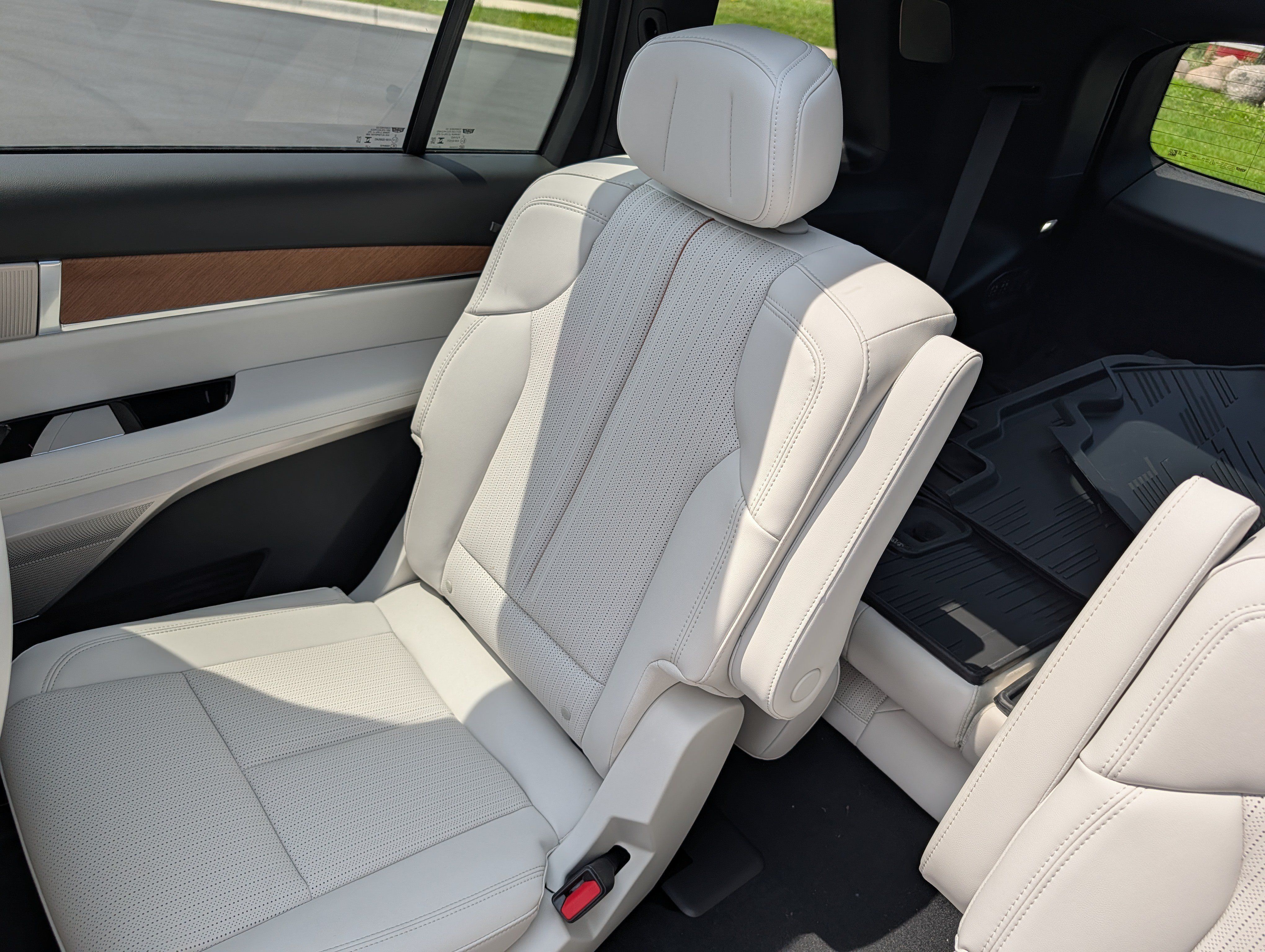 Used 2027 Cadillac Vistiq Luxury w/ LPO, Floor Liner Package AWD/4WD image 13