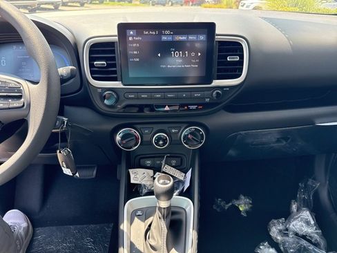 Certified 2025 Hyundai Venue SE image 24