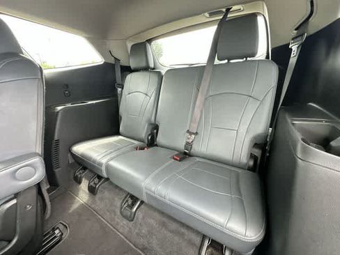 Used 2020 Buick Enclave Essence AWD/4WD image 20