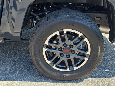 Used 2025 Toyota Tacoma TRD Sport AWD/4WD image 31