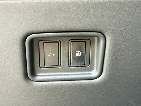 Used 2025 Land Rover Range Rover SE AWD/4WD image 10