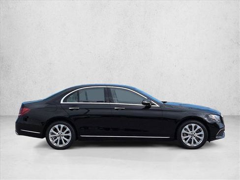 Used 2018 Mercedes-Benz E 300 4MATIC image 4