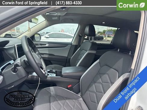 Used 2024 Volkswagen Atlas Peak Edition SE image 16