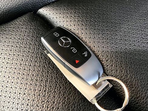 Used 2021 Mercedes-Benz GLC 300 GLC 300 image 10