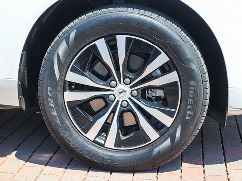 Used 2024 Volvo XC60 B5 Core AWD/4WD image 10