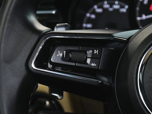 Used 2025 Porsche Macan image 33